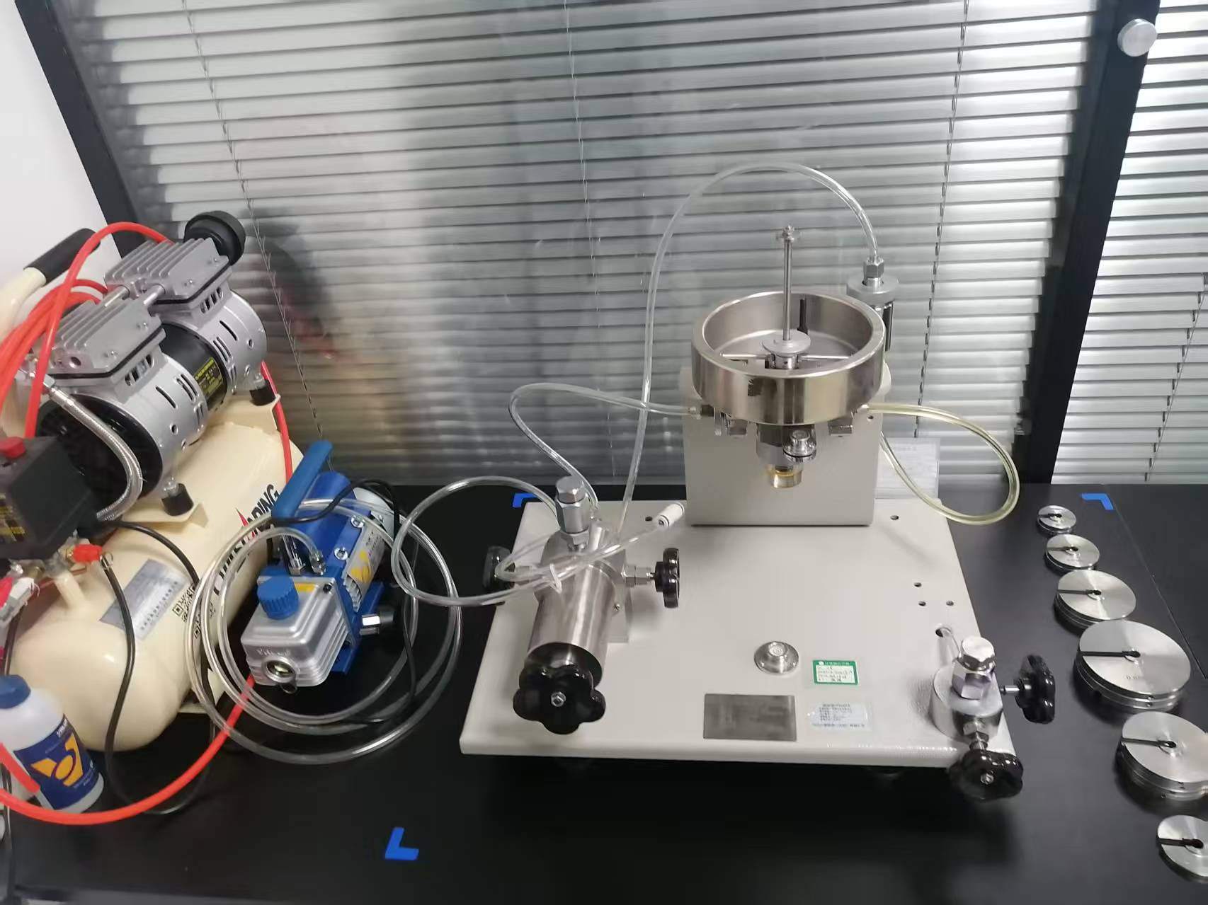 企业内部校准压力变送器：活塞式压力计选型全攻略（0.075级-0.5级全覆盖）